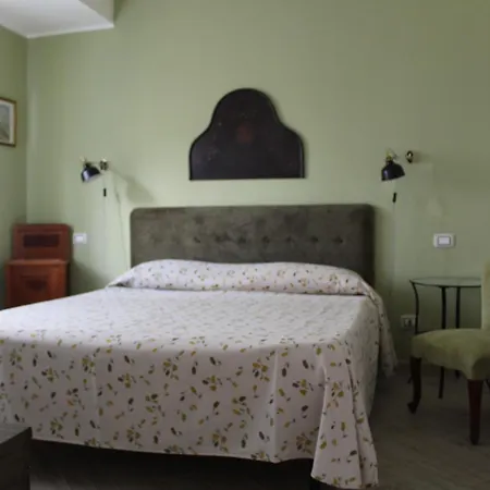 Bed and Breakfast Fleurs 3*