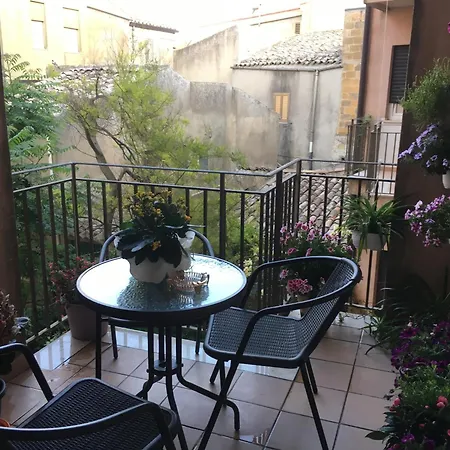 Bed and Breakfast Fleurs Έννα