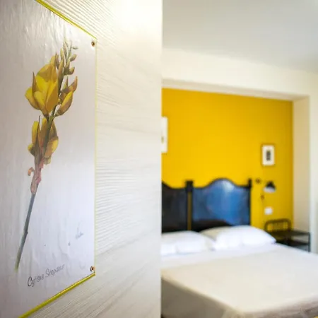 Fleurs Bed & Breakfast *