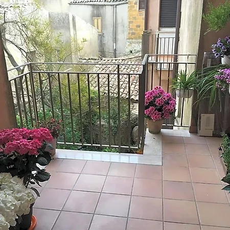 Bed & Breakfast Fleurs Enna
